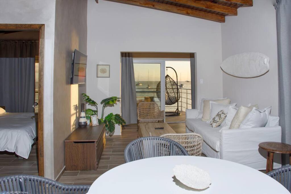 Tradewinds Apartments סימפסון ביי מראה חיצוני תמונה